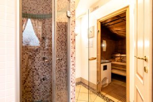 Sauna mit Dusche